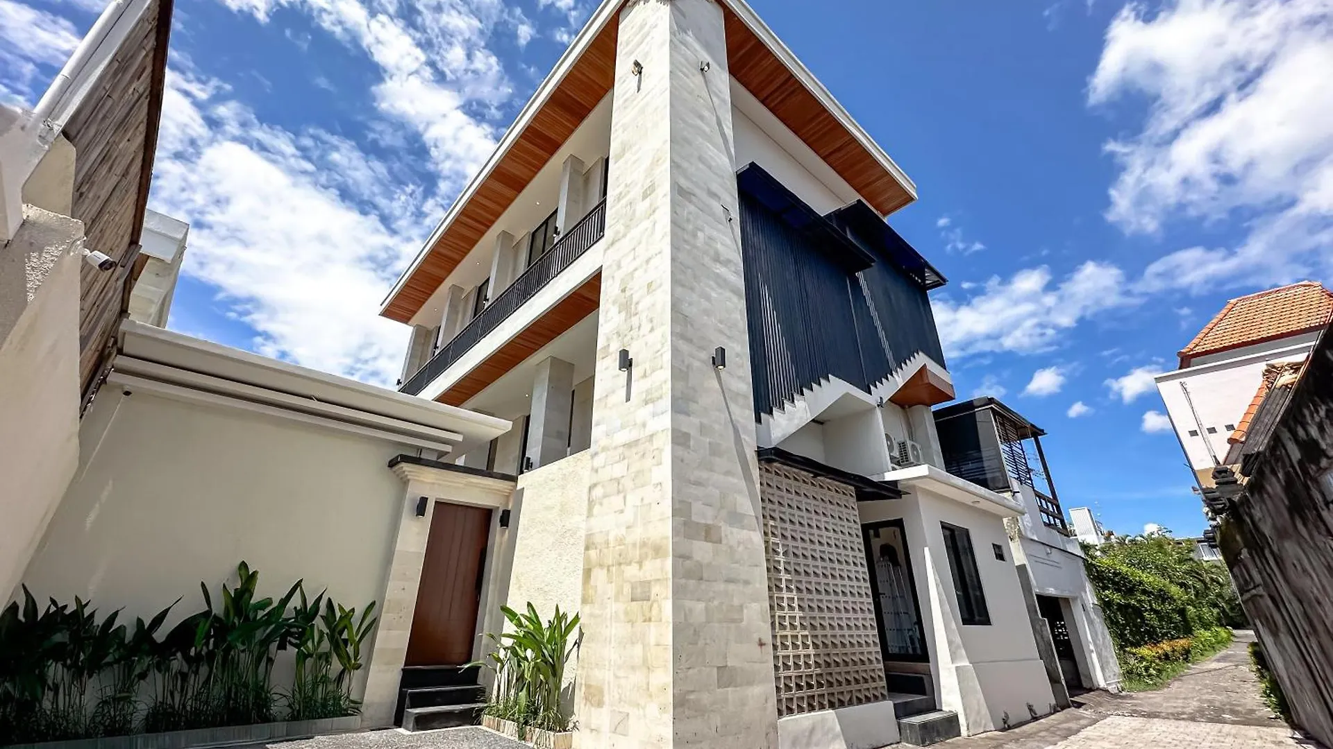 Olala Loft Seminyak Apartment