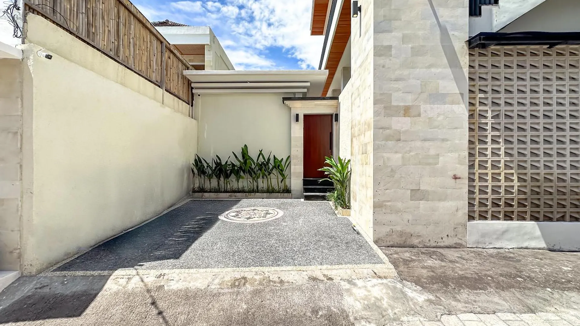 Olala Loft Seminyak Apartment