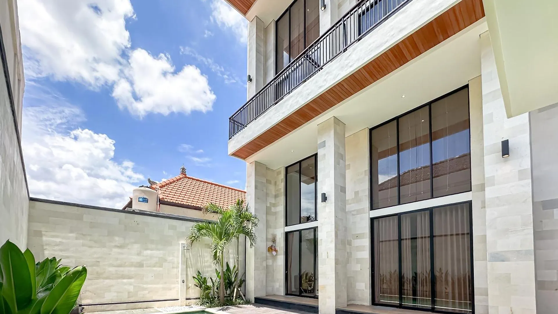 Olala Loft Seminyak Apartment